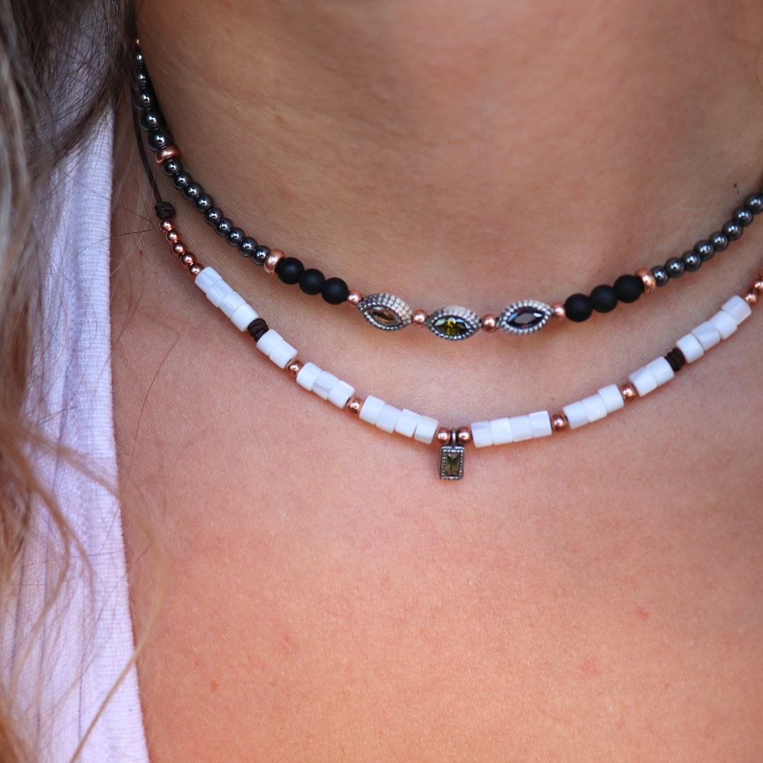 C933 COLGANTE MACRAMÉ PLATA, CIRCONITAS TRICOLOR, HEMATITES, OBSIDIANAS