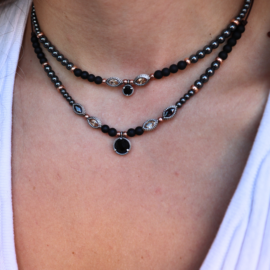 C930 COLGANTE MACRAMÉ PLATA, ÓNIX FACETADO, CIRCO, HEMATITES, OBSIDIANAS