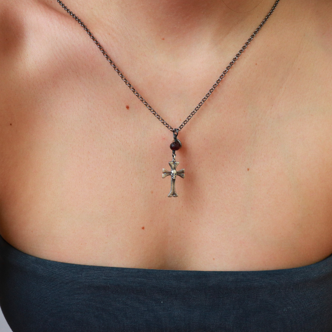 Colgante Plata Grande Calavera Cruz Granate