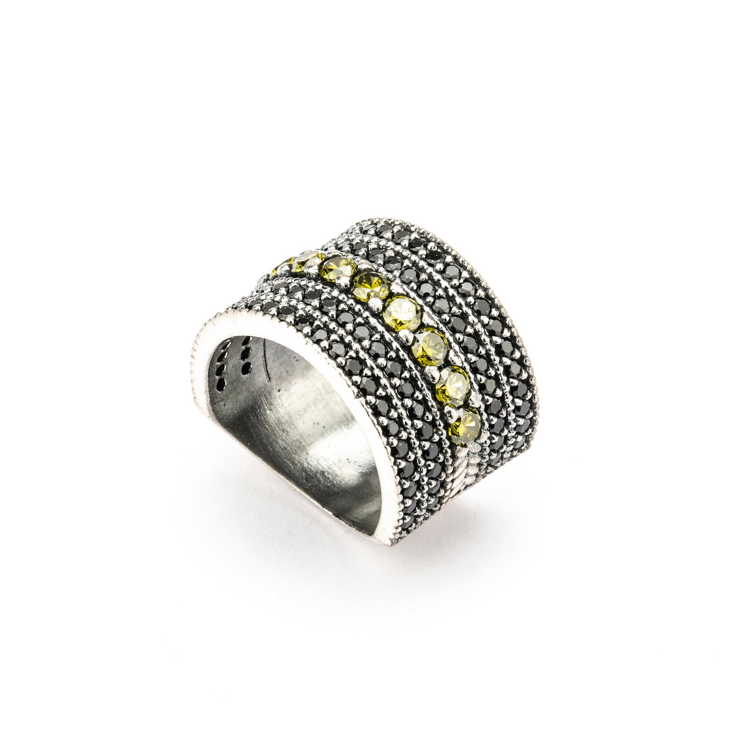 15606 ANILLO ANCHO PLATA, CIRCONITAS VERDE OLIVA Y ESPINELAS