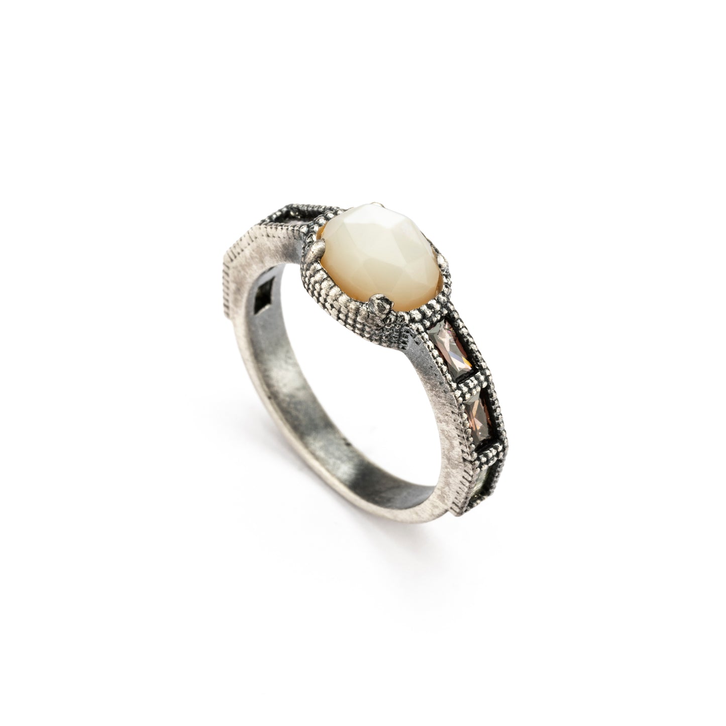 15646 ANILLO PLATA NÁCAR FACETADO, LATERAL BAGUETTES CIRCONITAS BROWN