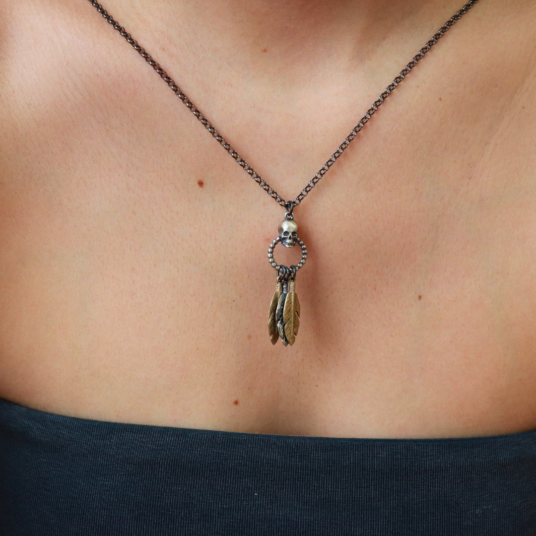 Colgante Plata Calavera Plumas