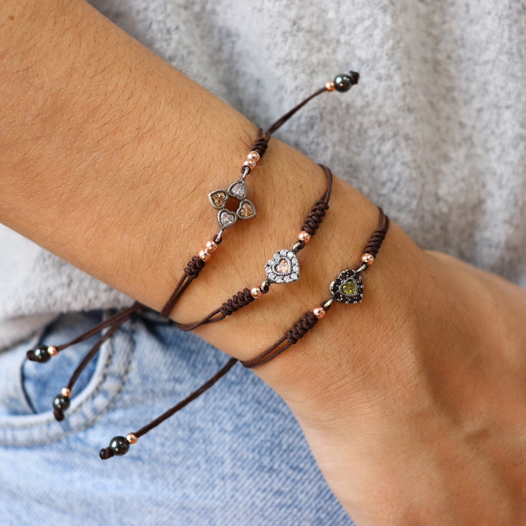 Pulsera macramé corazón