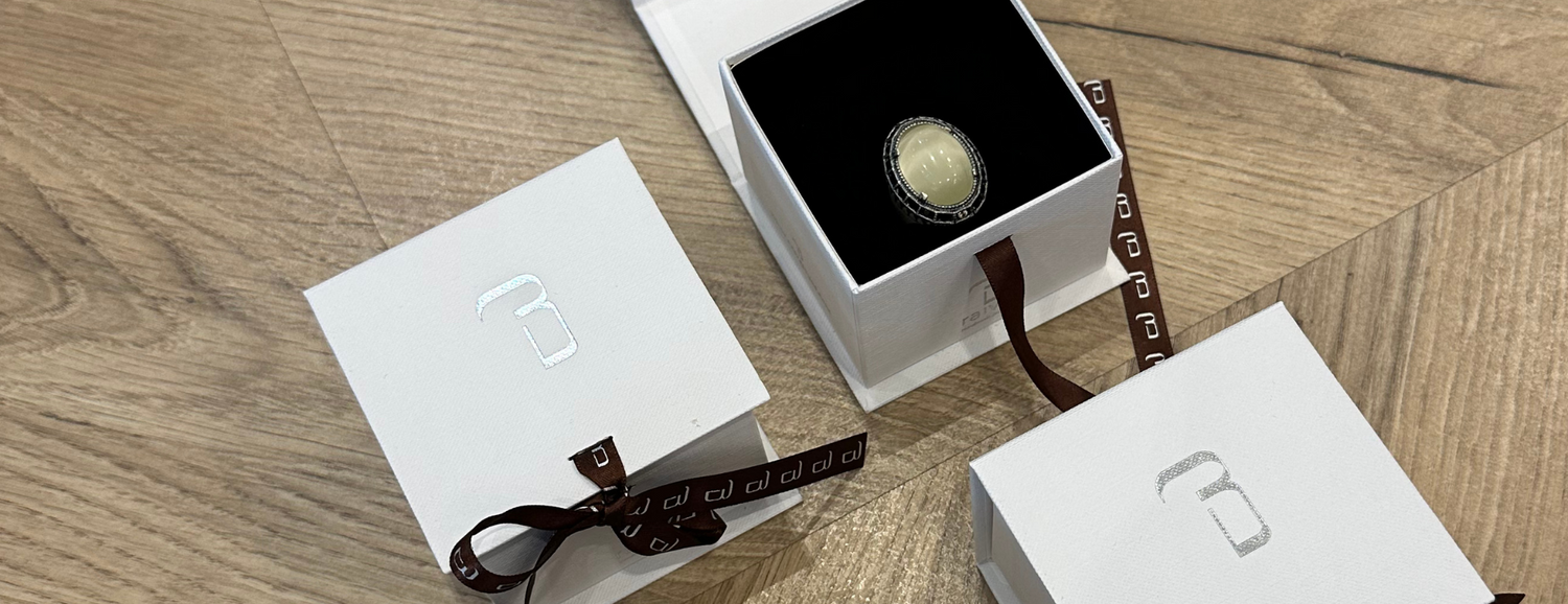 Joyas con significado: cómo elegir la pieza que conecta contigo