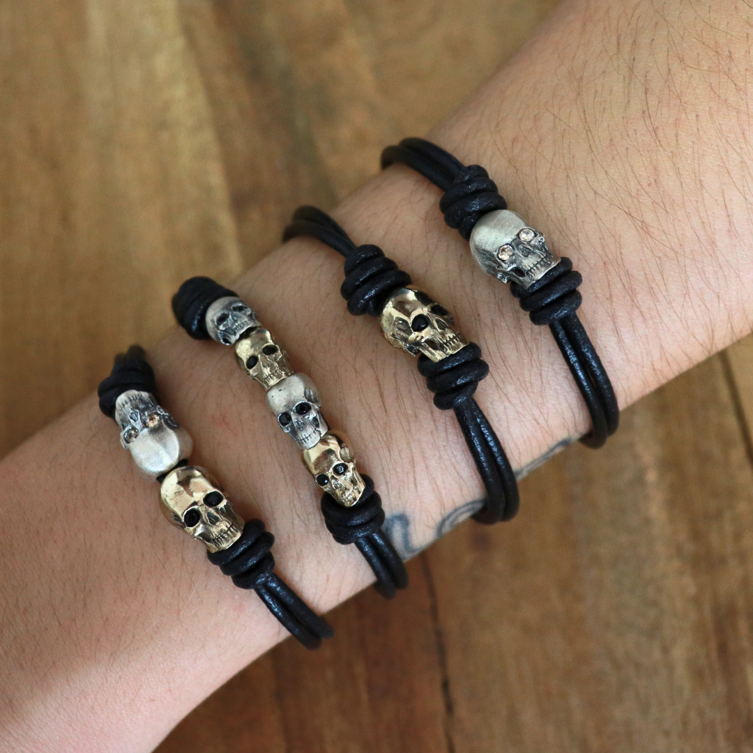 Pulsera Plata Macramé Dos Calaveras Bronce